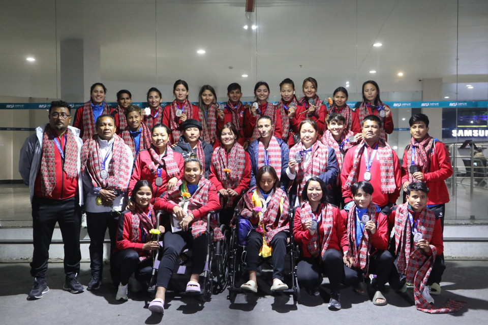 नेपाल आइपुग्यो वाफको उपविजेता टोली, प्रीति र रश्मि ह्वीलचेयरमा देखिए (तस्विरहरु)