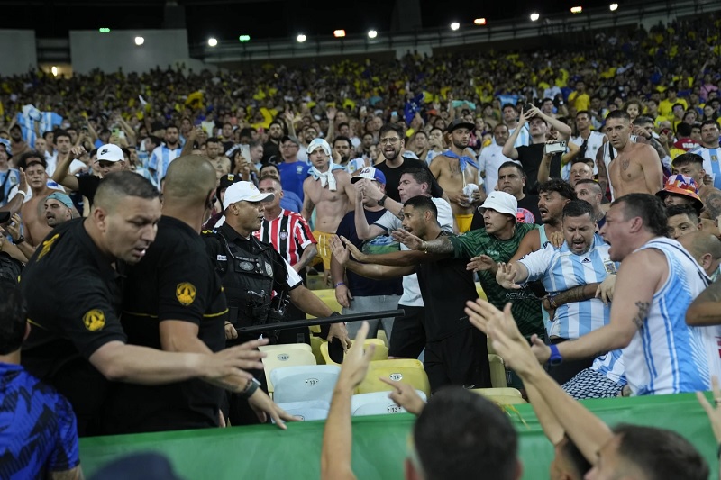Argentina_brazil_fan_fight_4-1700616923.jpg